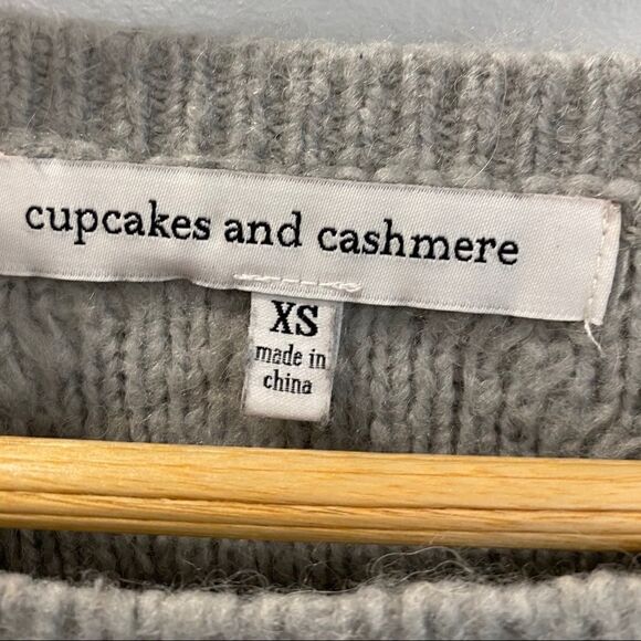 Cupcakes And Cashmere Gray Long Sleeves Sweater - Picture 3 of 5